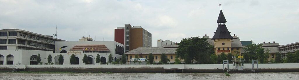 Thammasat University Tha Prachan Bangkok | มหาวิทยาลัยธรรมศาสตร์
Image taken from: https://en.wikipedia.org/wiki/Thammasat_University 